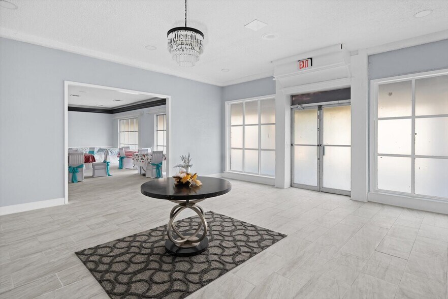 More Photos Of 510 Lane Ave S, Jacksonville Hotel For Sale