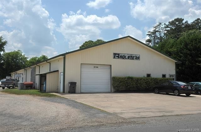 More Photos Of 315 Railroad St, Rockwell Warehouse For Lease