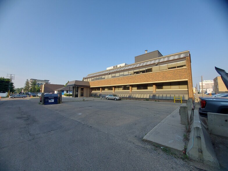 More Photos Of 4705 48 Ave, Red Deer Medical For Lease