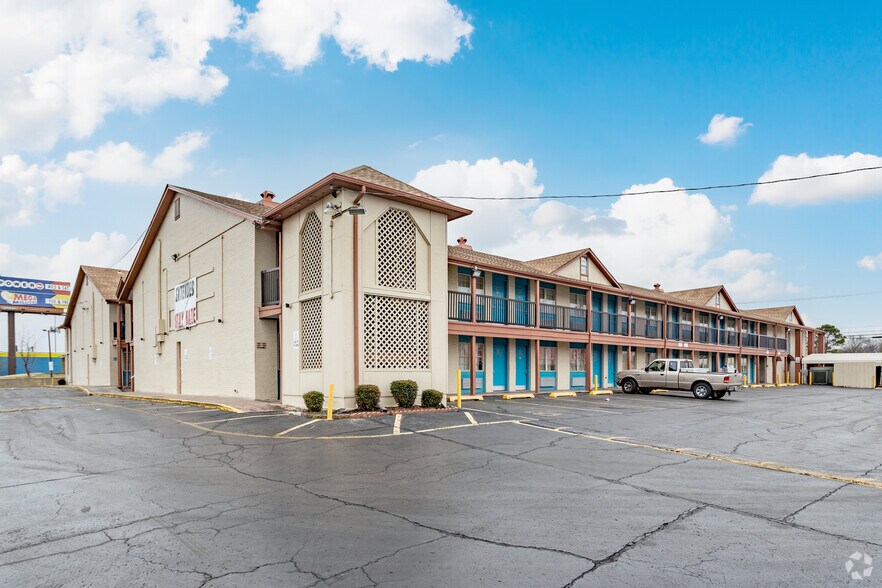 More Photos Of 7475 E Admiral Pl, Tulsa Hotel For Sale