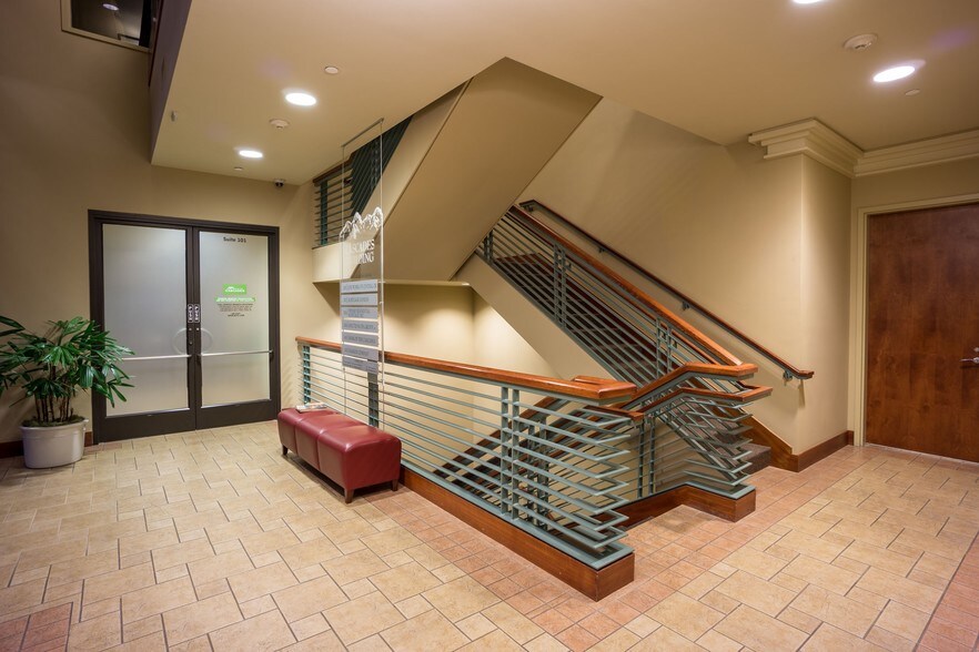 More Photos Of 233 SW Wilson Ave, Bend Office For Lease