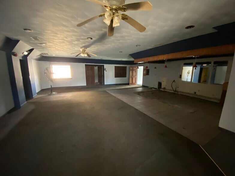 More Photos Of 1825 Locust Ave, Fairmont Restaurant For Sale