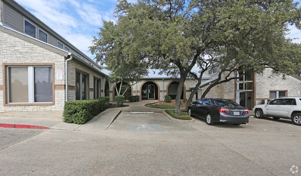 More Photos Of 4939 DeZavala Rd, San Antonio Medical For Lease