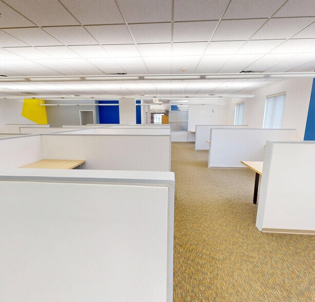 More Photos Of 22102 N Pepper Rd, Lake Barrington Distribution For Lease