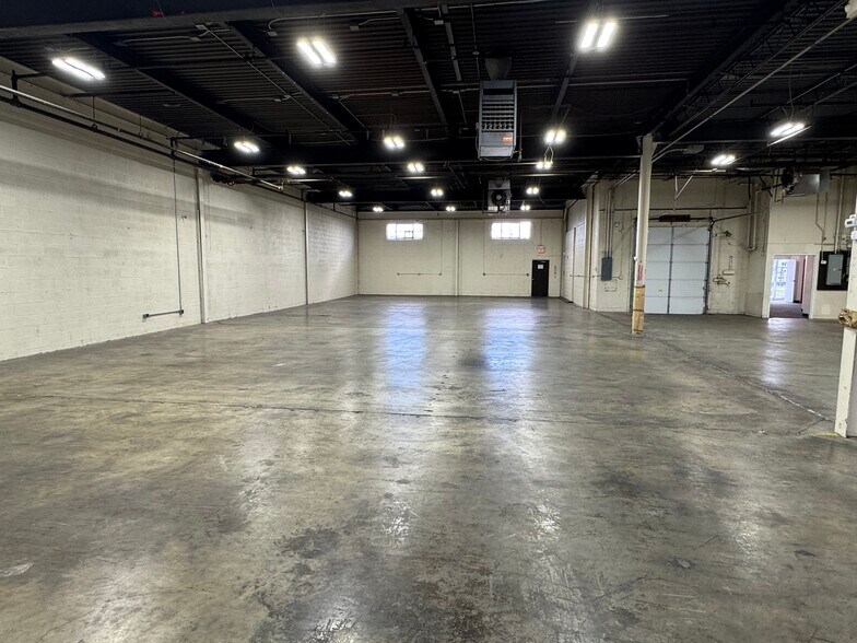 More Photos Of 150 Commerce Rd, Carlstadt Warehouse For Lease