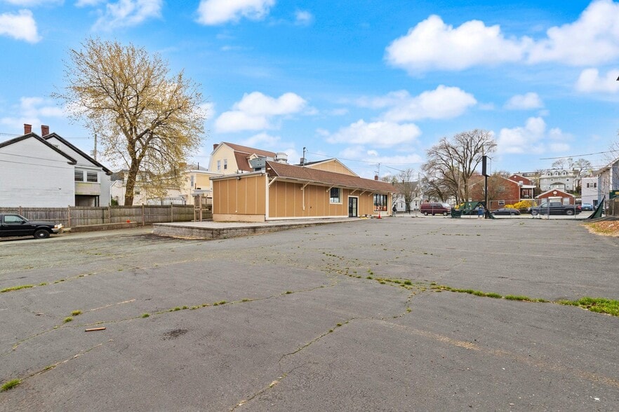More Photos Of 100-102 Boston St, Salem Restaurant For Lease