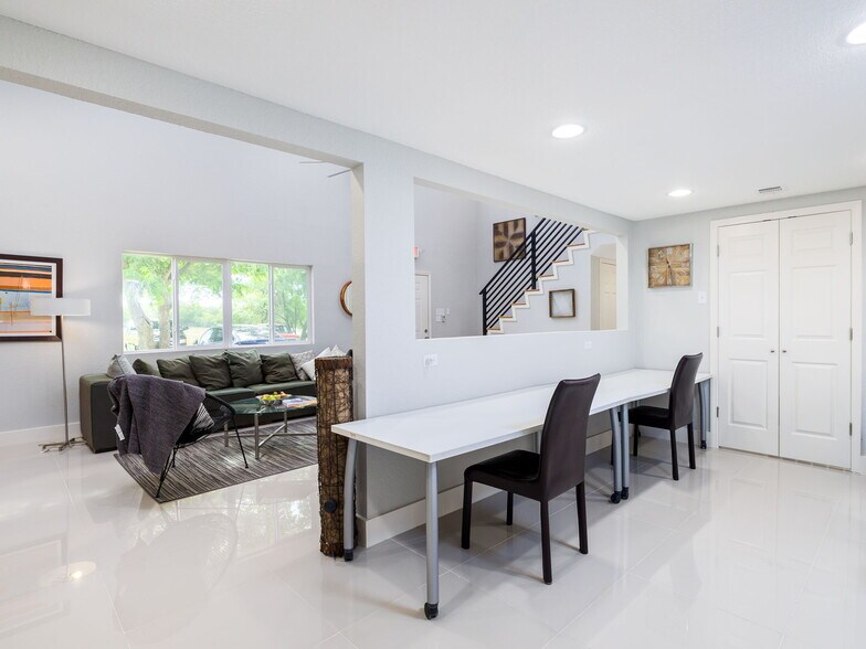 More Photos Of 1115 W Slaughter Ln, Austin Office Residential For Lease