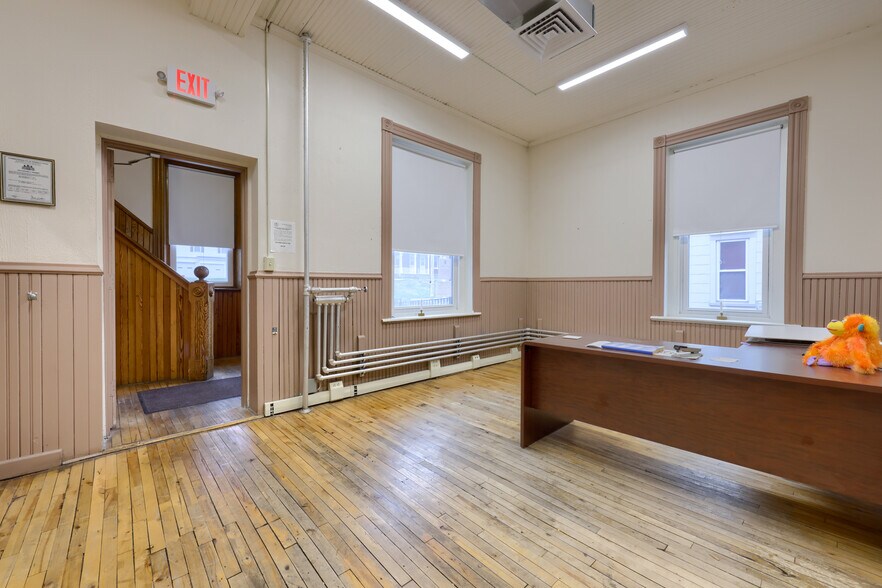 More Photos Of 3540 Saint Lawrence Ave, Reading Loft Creative Space For Sale