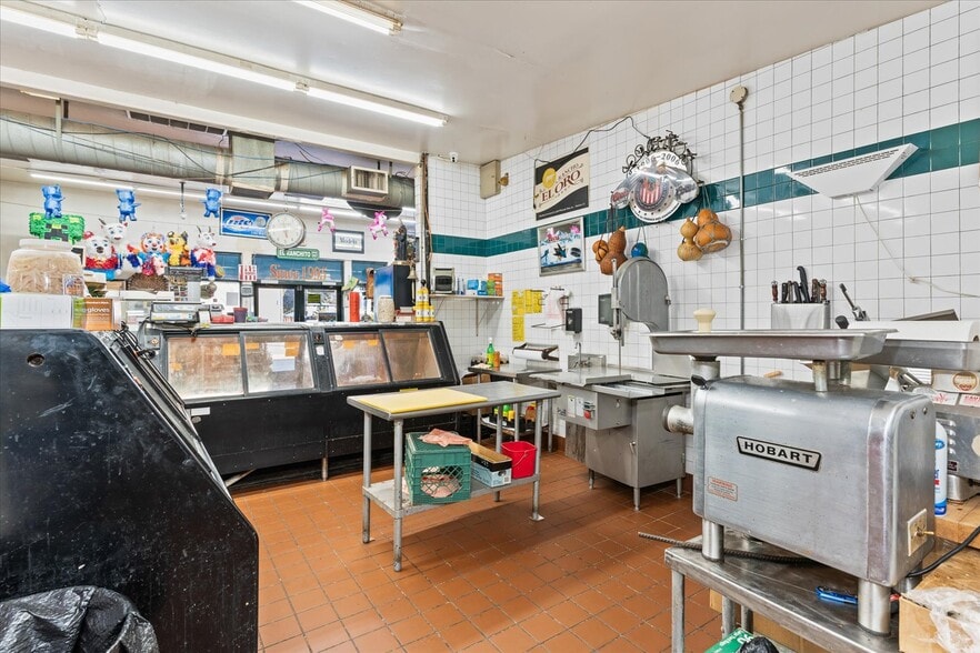 More Photos Of 10448 CA-99, Live Oak Supermarket For Sale