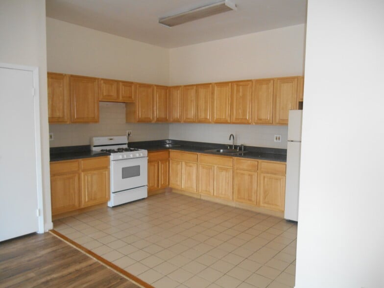 More Photos Of 358 Grove St, Jersey City Storefront Retail Residential For Lease