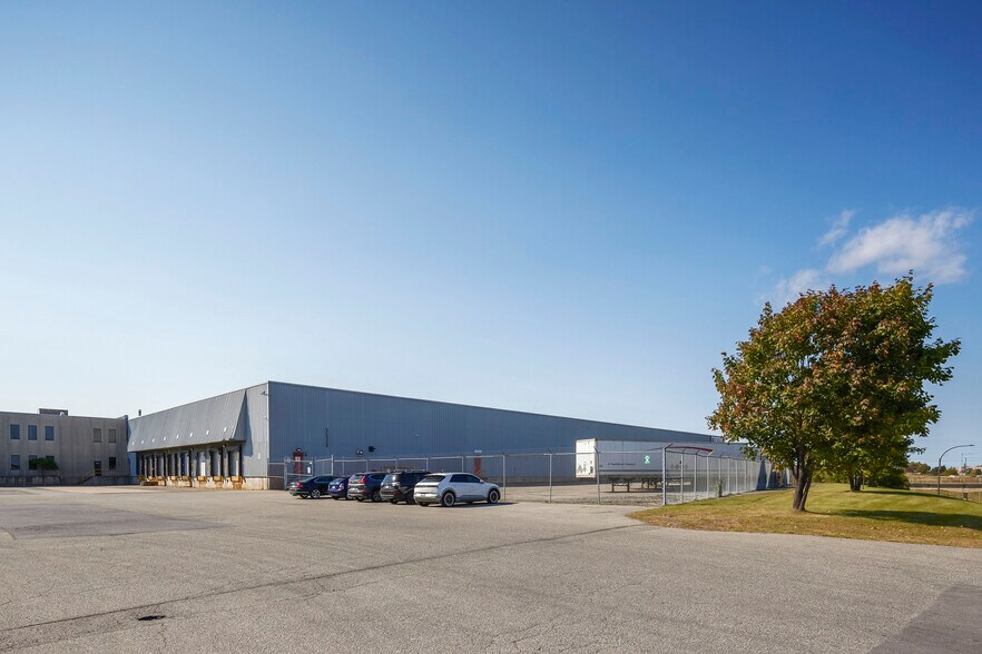 Primary Photo Of 2177 Av 23e, Lachine Distribution For Lease