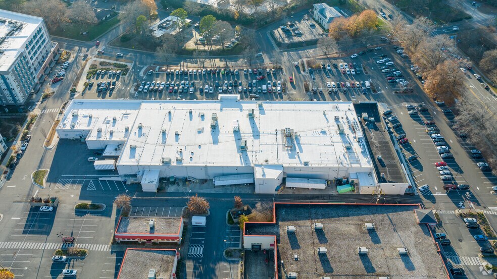 More Photos Of 73-111 S Elliott Rd, Chapel Hill Storefront For Lease