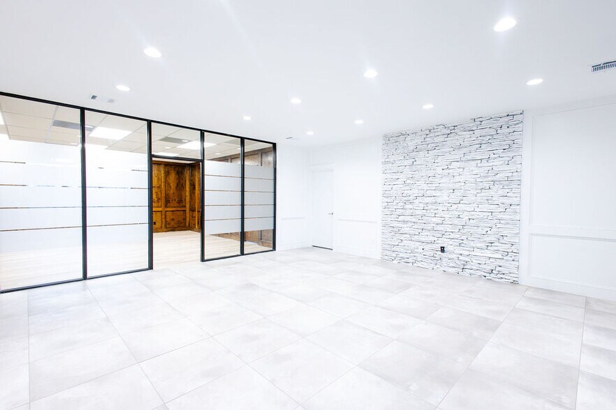 More Photos Of 8225 Westglen Dr, Houston Office For Sale