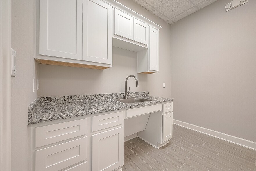 More Photos Of 26717 Westheimer Pky, Katy Medical For Sale