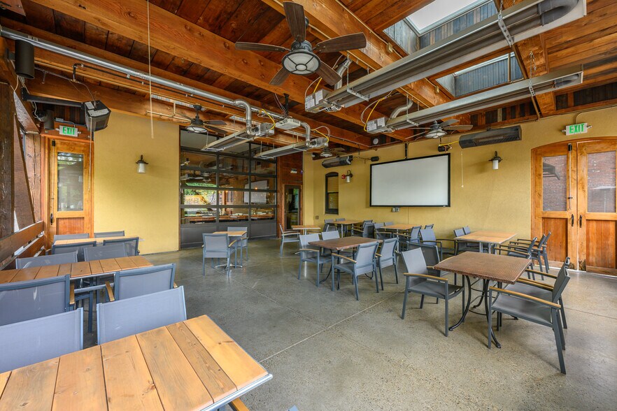 More Photos Of 645 NE 3rd St, Mcminnville Storefront Retail Office For Lease