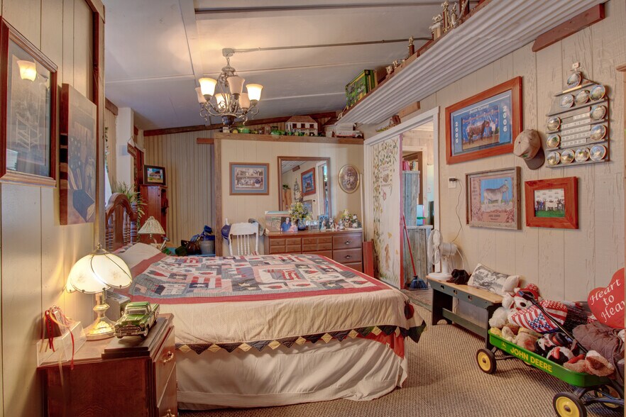 More Photos Of 617 W Main St, Whitesboro Garden Center For Sale