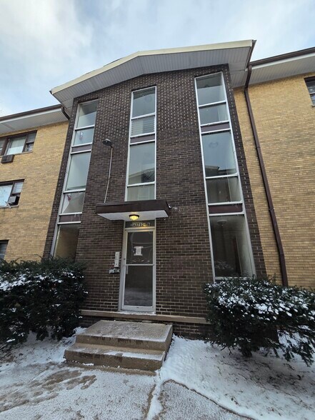 More Photos Of 7822-7824 S South Shore Dr, Chicago Apartments For Sale