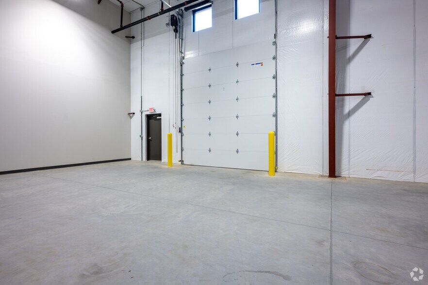 More Photos Of 717 Brigham Rd, Greensboro Flex For Lease