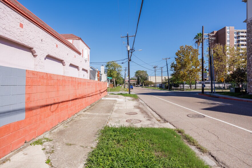 More Photos Of 801 S Carancahua St, Corpus Christi Apartments For Sale