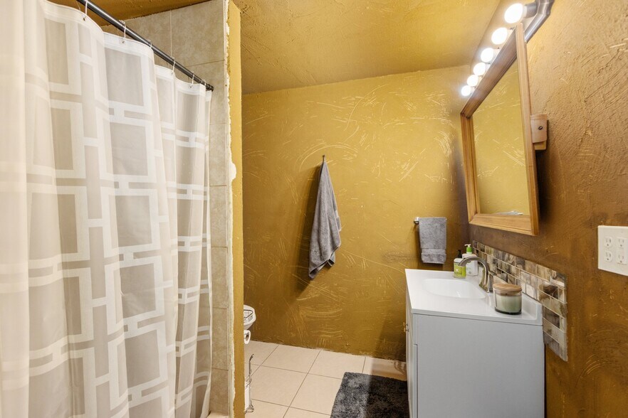 More Photos Of 1419 Old Hardin Rd, Billings Flex For Sale