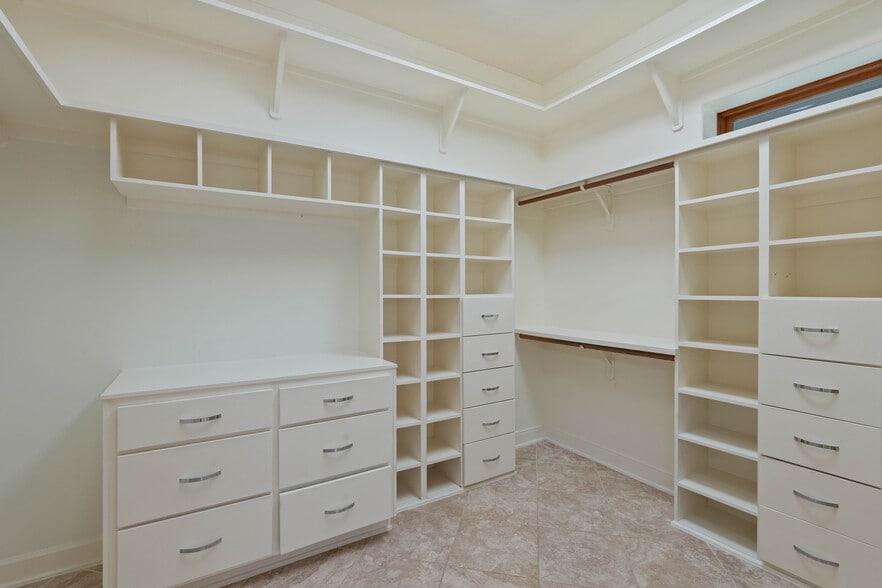 More Photos Of 16621 Hereford Dr, Tomball Flex For Sale