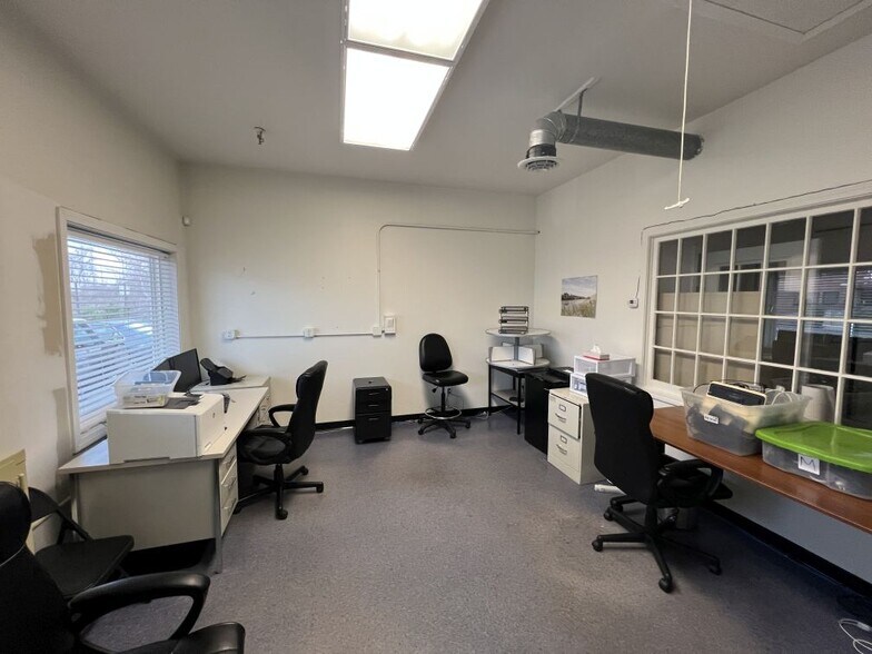 More Photos Of 393 Soundview Rd, Guilford Warehouse For Lease