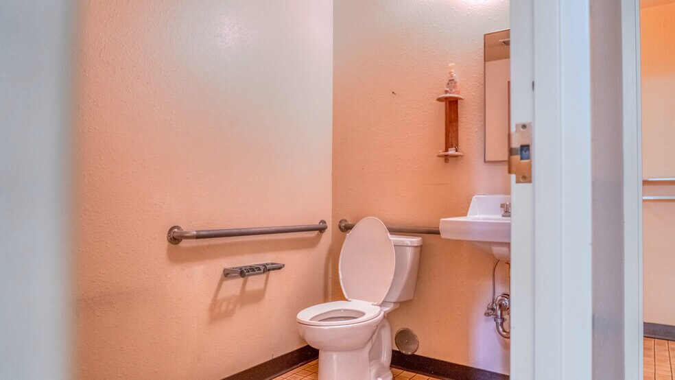 More Photos Of 2737 W 2nd Ave, Denver Warehouse For Sale