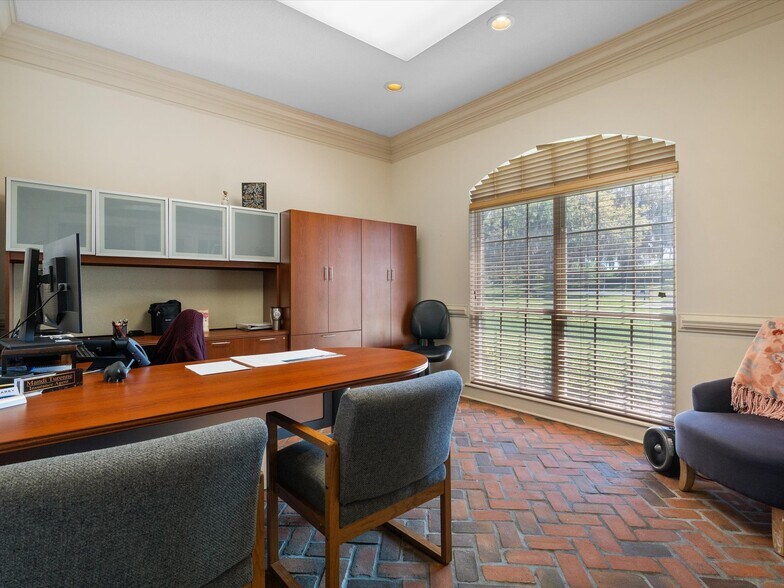 More Photos Of 15400 S US Highway 301, Summerfield Office For Sale