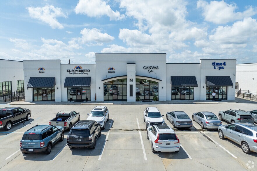 More Photos Of 102 Dees Dr, Madison Storefront For Lease
