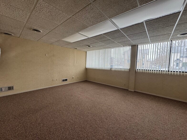 More Photos Of 500-516 W Court St, Flint Medical For Sale