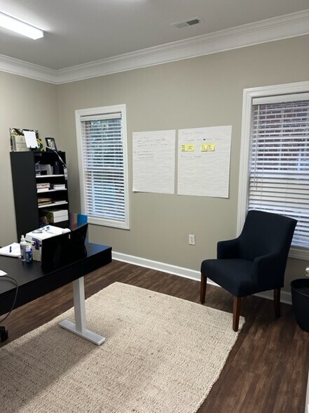 More Photos Of 6501 Creedmoor Rd, Raleigh Office Residential For Lease