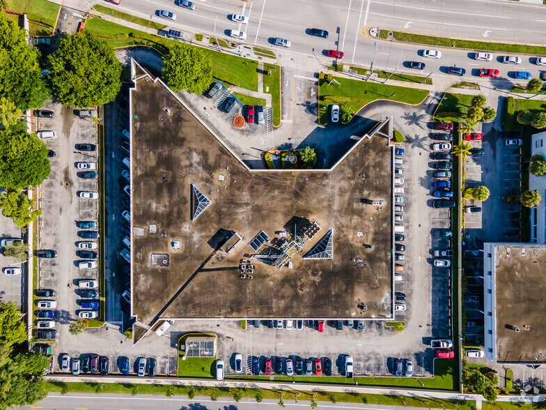 More Photos Of 1380 NE Miami Gardens Dr, North Miami Beach Medical For Lease