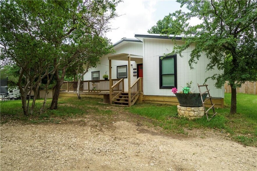 More Photos Of 140 Little Pool, Buda Specialty For Sale