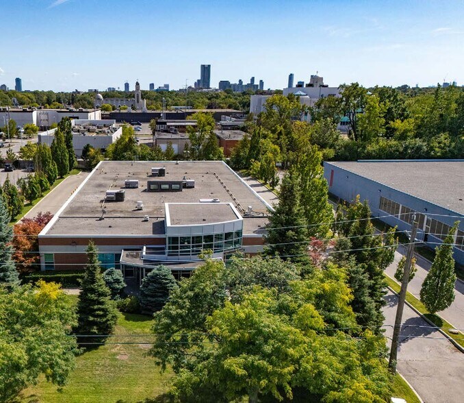More Photos Of 21 Kern Rd, Toronto Showroom For Sale