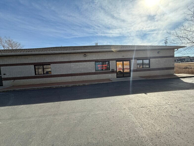 More Photos Of 1262 S Bridge St, Yorkville Service For Sale