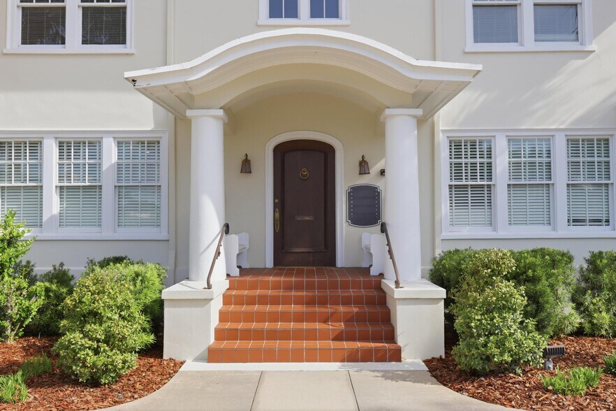 More Photos Of 431 E New York Ave, Deland Office For Sale