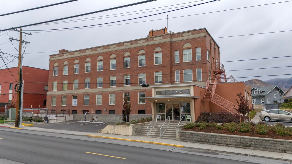 More Photos Of 300 S Okanogan Ave, Wenatchee Office For Sale