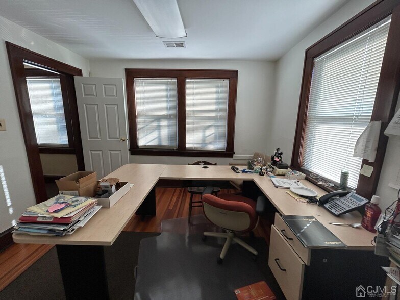 More Photos Of 227 Main St, Woodbridge Office For Lease