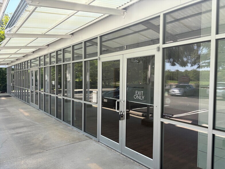 More Photos Of 410 Lightfoot Rd, Williamsburg Storefront Retail Office For Lease