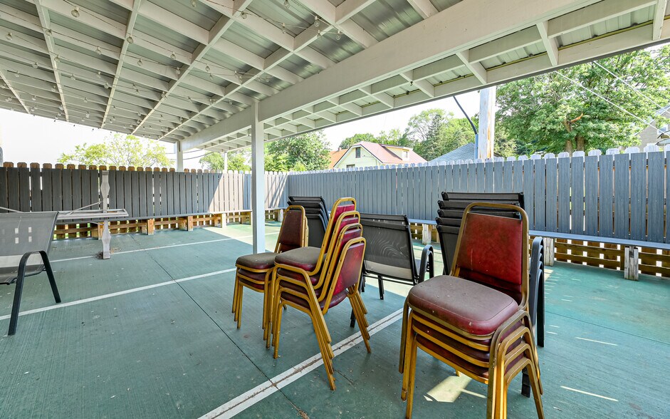 More Photos Of 2615 Freeport Rd, Natrona Heights Bar For Lease