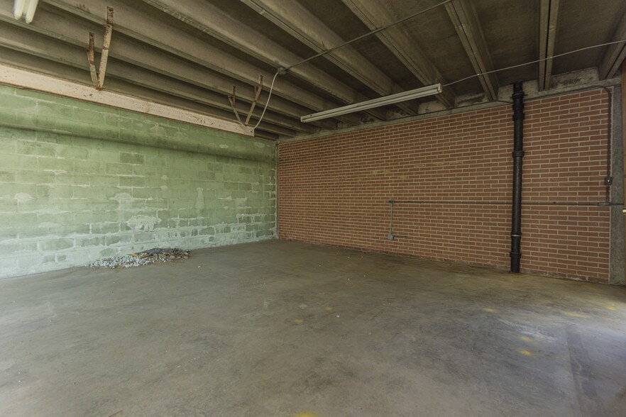 More Photos Of 2415 Church St, Galveston Light Distribution For Lease
