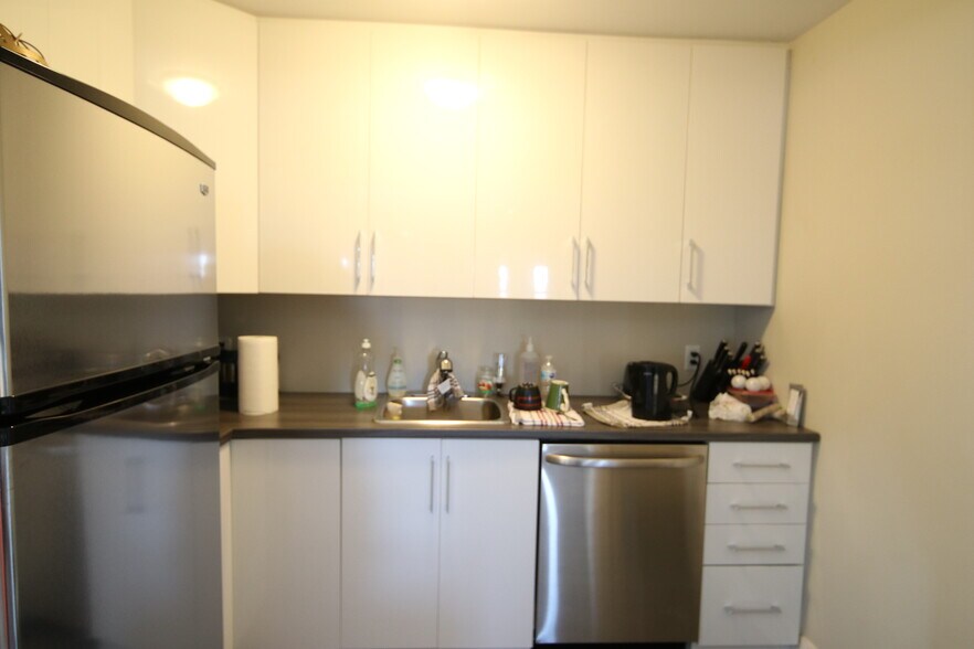 More Photos Of 1877 Merivale Rd, Nepean Office For Lease