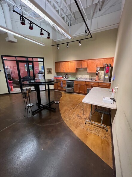 More Photos Of 2617 E Hennepin Ave, Minneapolis Flex For Sale