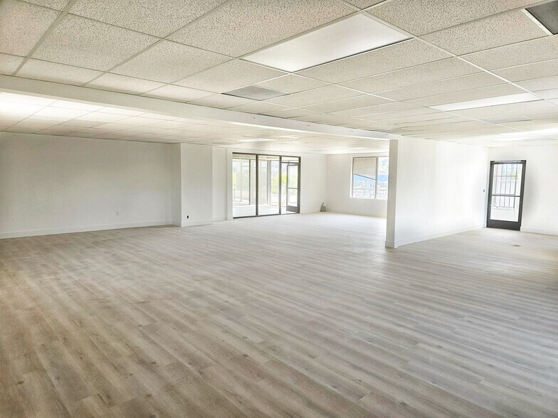 More Photos Of 11024-11028 Victory Blvd, North Hollywood Office For Lease