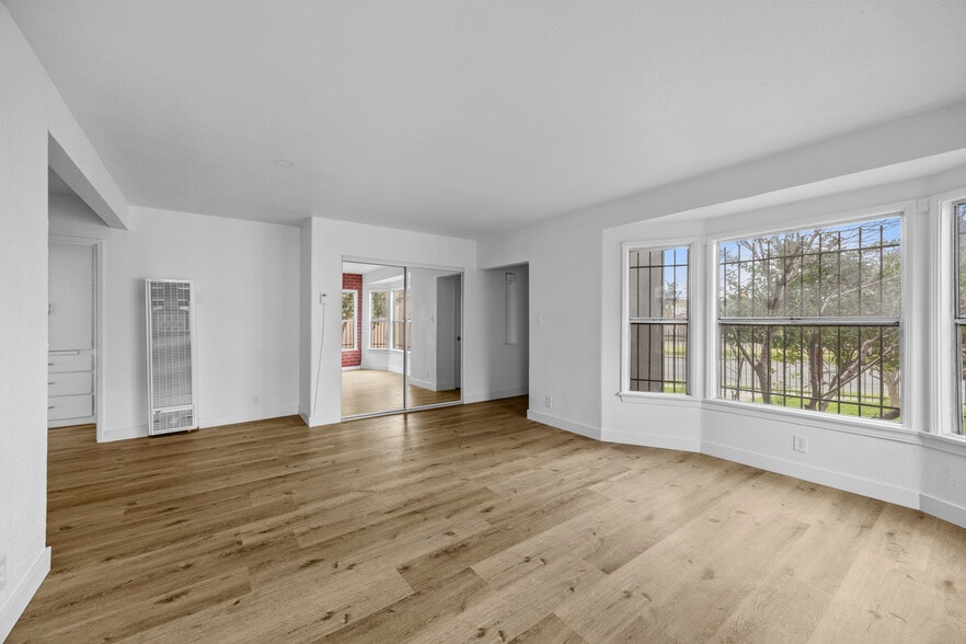 More Photos Of 11008 Willowbrook Ave, Los Angeles Multifamily For Sale