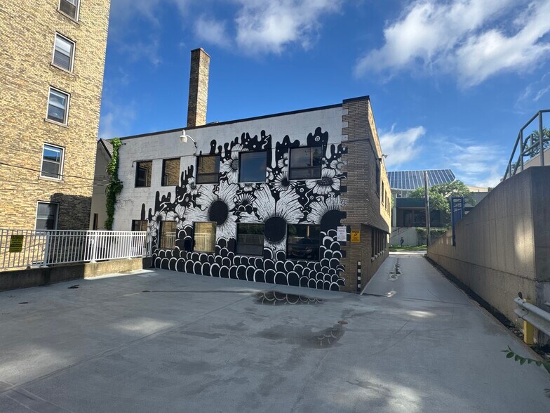 More Photos Of 150 Fountain St, Grand Rapids Medical For Lease