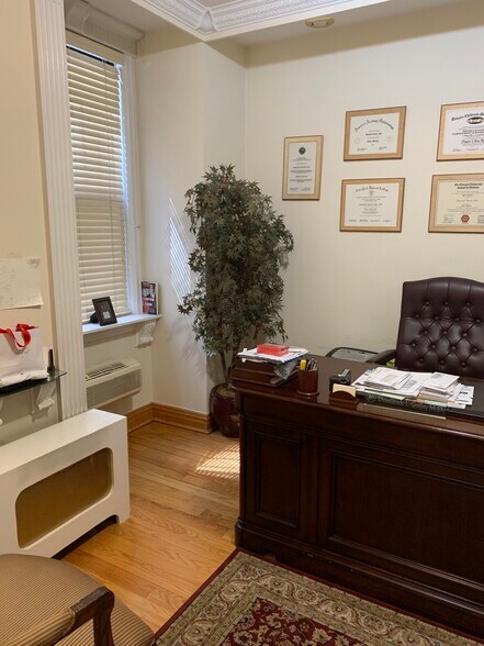 More Photos Of 935 Park Ave, New York Apartments For Lease