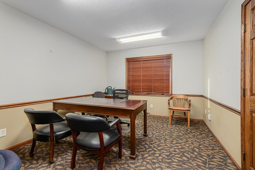 More Photos Of 9340 Parallel Pky, Kansas City Office For Sale