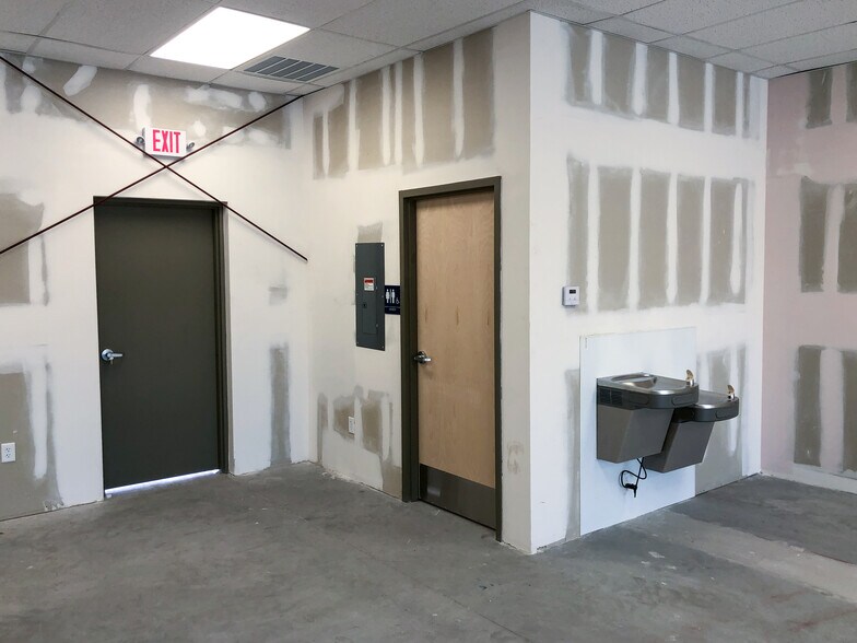 More Photos Of 5044 Doniphan Dr, El Paso Unknown For Lease