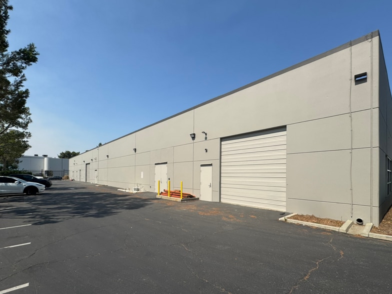 More Photos Of 6001 Rickenbacker Rd, Commerce Research And Development For Lease